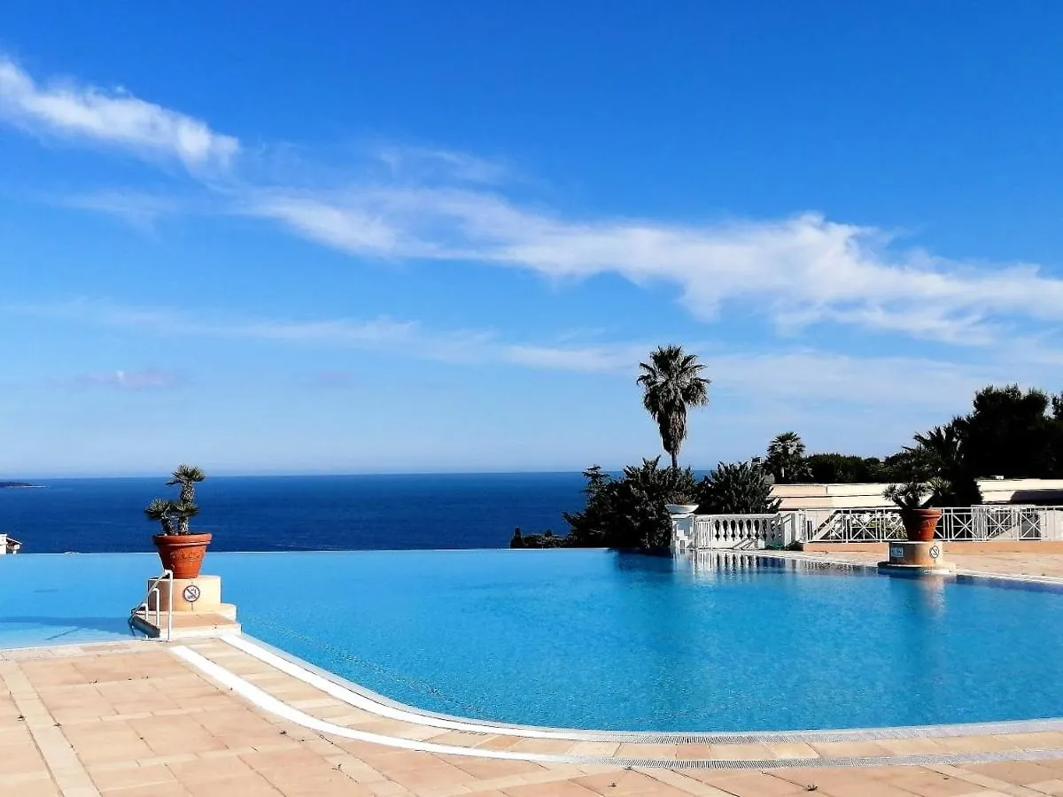 Duplex vue mer spendide, terrasse piscine jardins parking Cannes 0*,  France