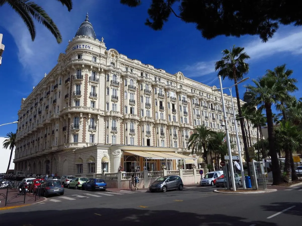 Appartement Duplex vue mer spendide, terrasse piscine jardins parking Cannes France